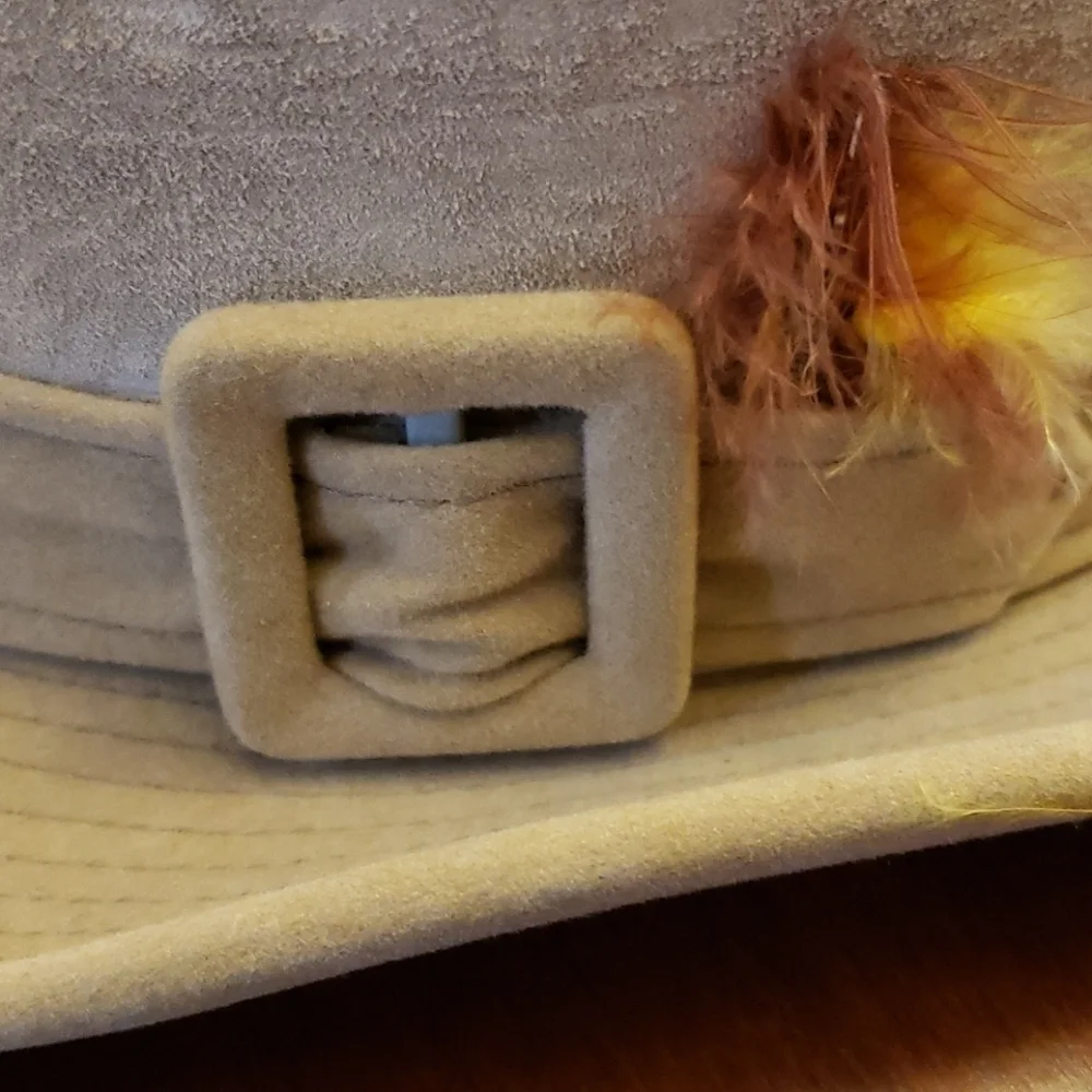 VTG Dobbs Fedora Suede Leather 6 7/8 Feather EUC